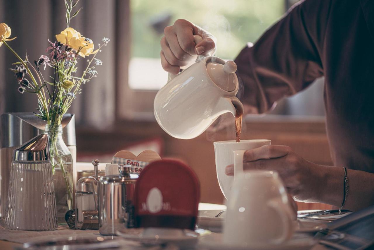 Cafe Pension Koller Hotel Brixen im Thale Luaran gambar